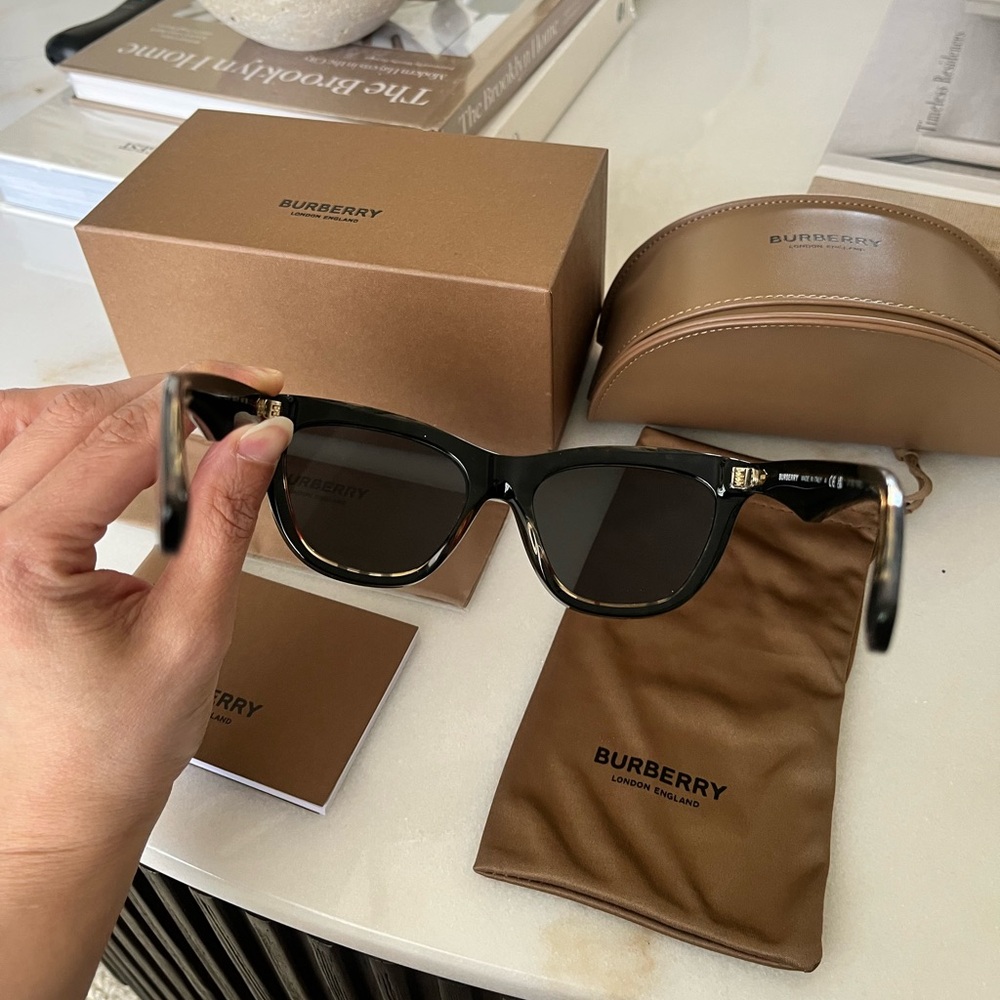 Burberry sunglasses - Picture 4 of 13